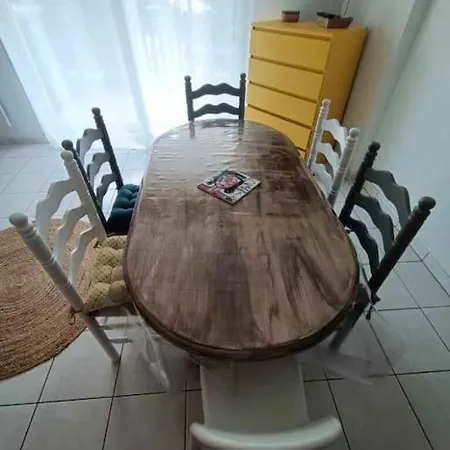 En Bord De Apartment *